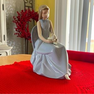 Lladro Rare, large, Perfect Pristine condition.  Lady sitting with cat. Offer!